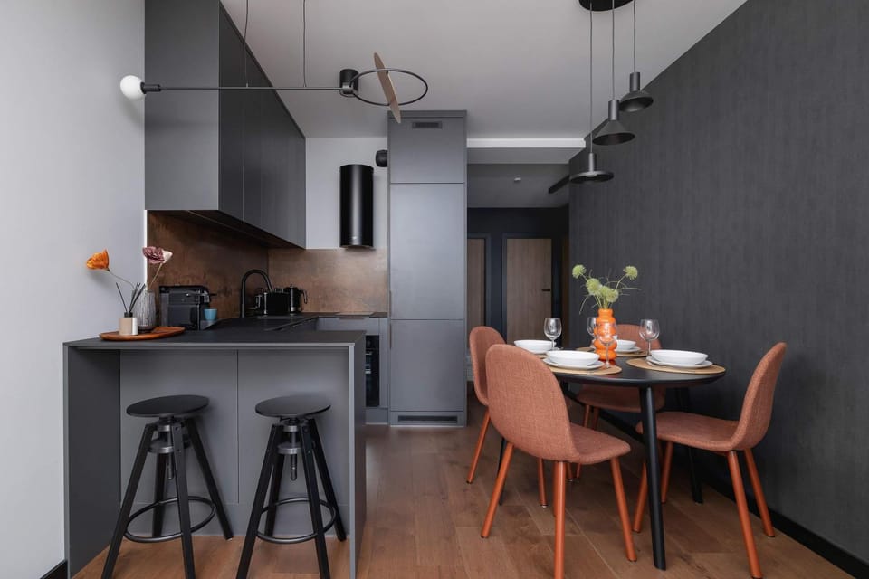 Kitchen or kitchenette, Dining area