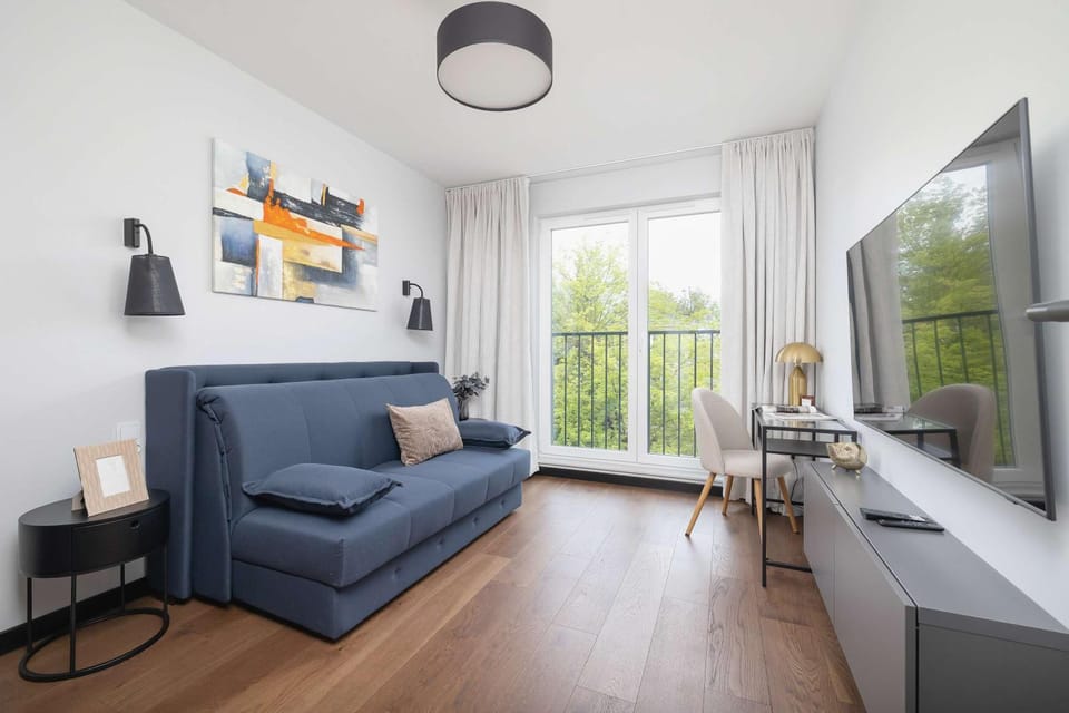 TV and multimedia, Seating area, Bedroom