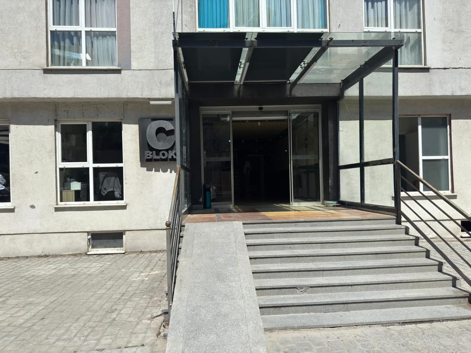 Facade/entrance