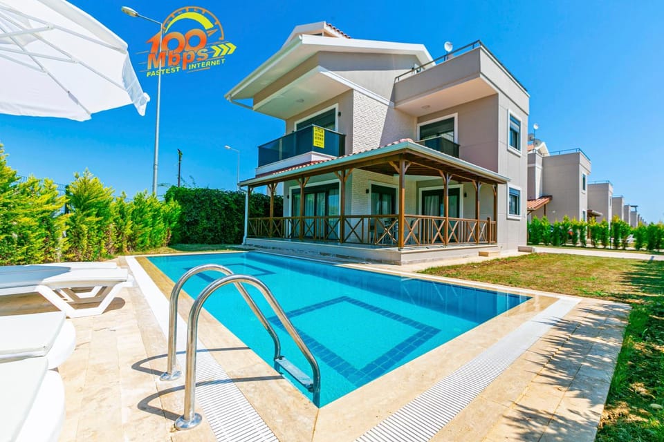 Property building, Patio, Day, Pool view, Swimming pool, sunbed