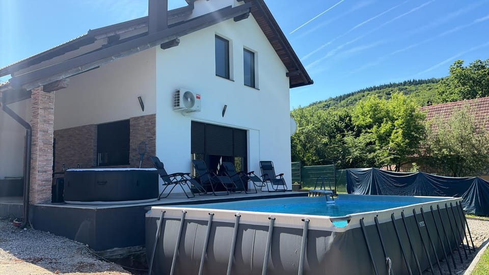 Lux apartmani House in Lika-Senj County