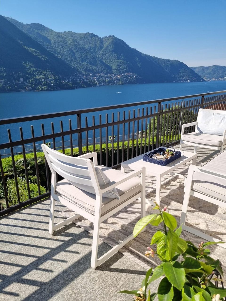 Penthouse with Stunning Lake View Apartment in Moltrasio
