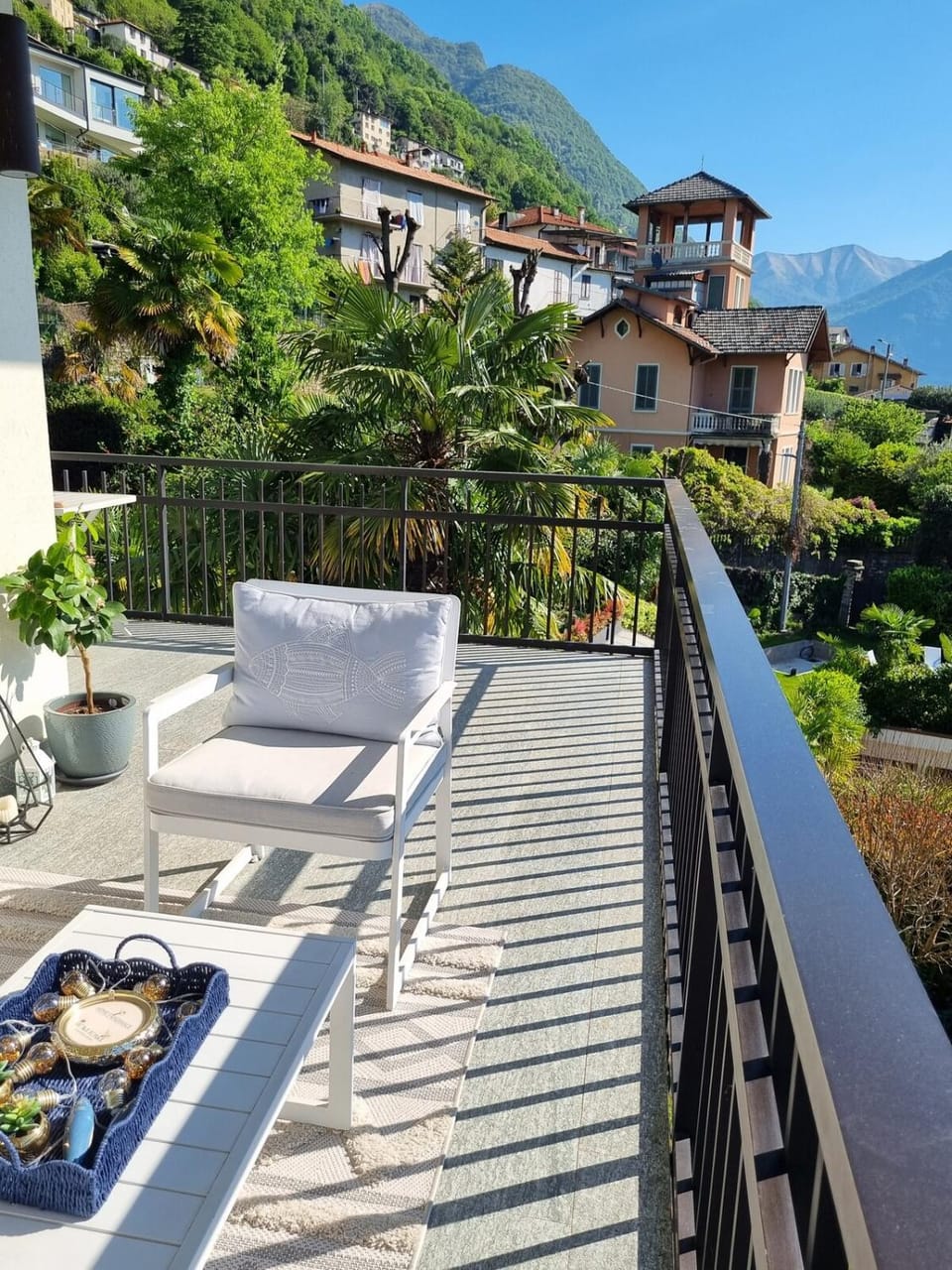 Penthouse with Stunning Lake View Apartment in Moltrasio
