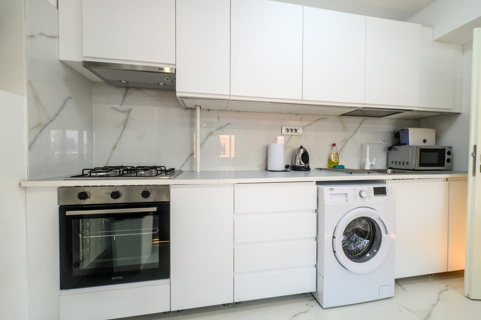 Coffee/tea facilities, Kitchen or kitchenette, oven, stove, washing machine