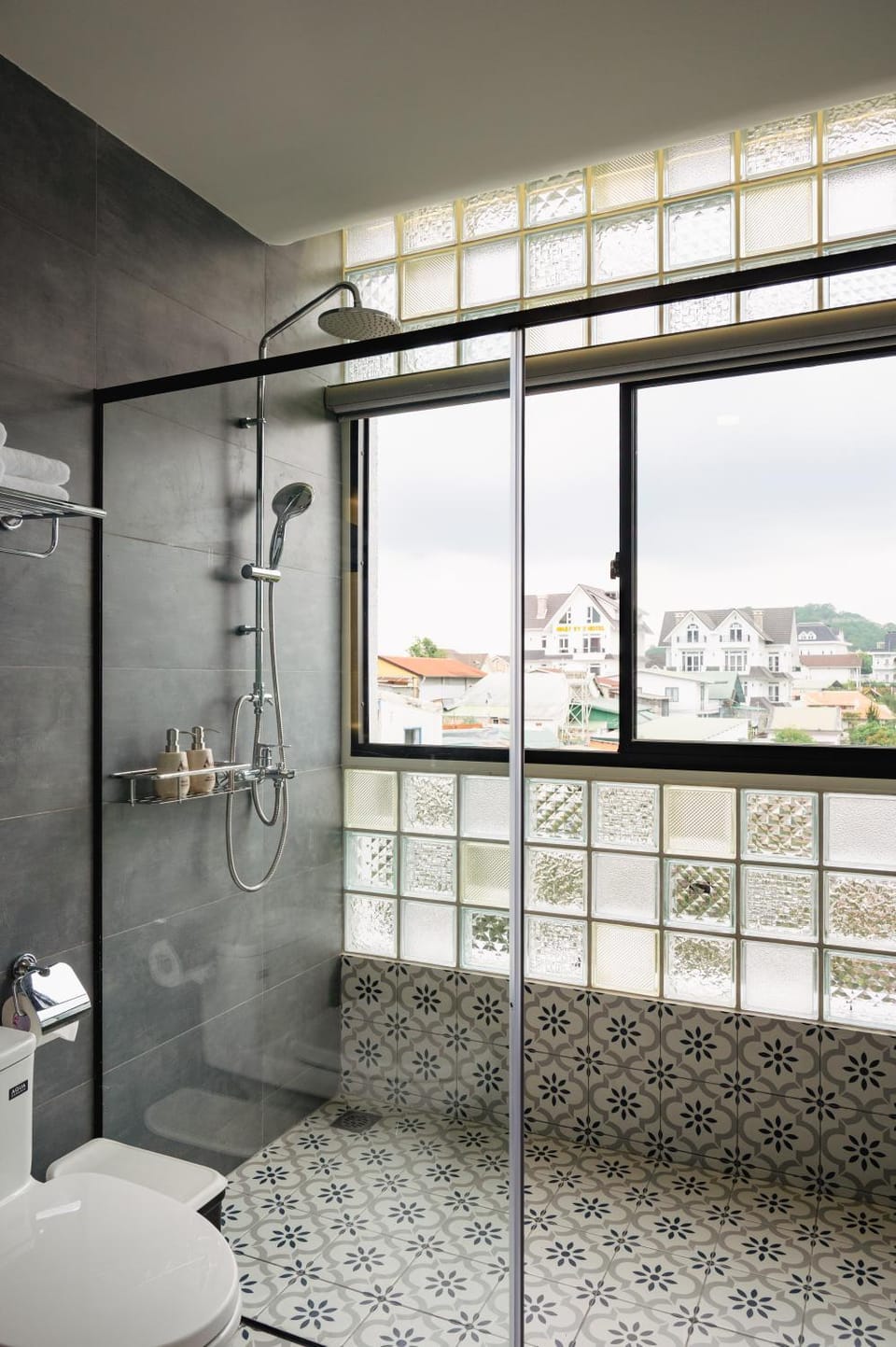 Shower, Toilet, Bathroom