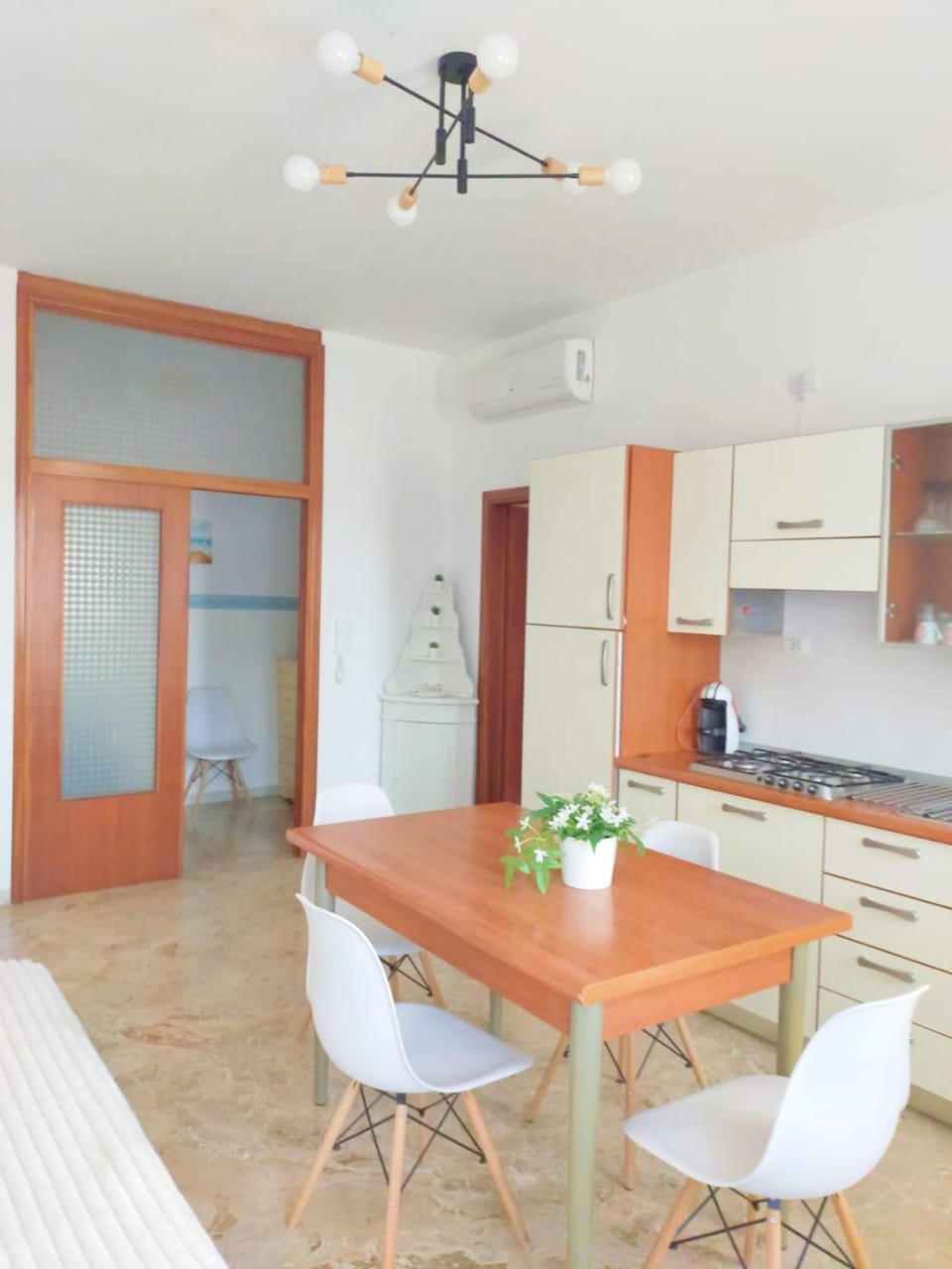 Kitchen or kitchenette, Living room