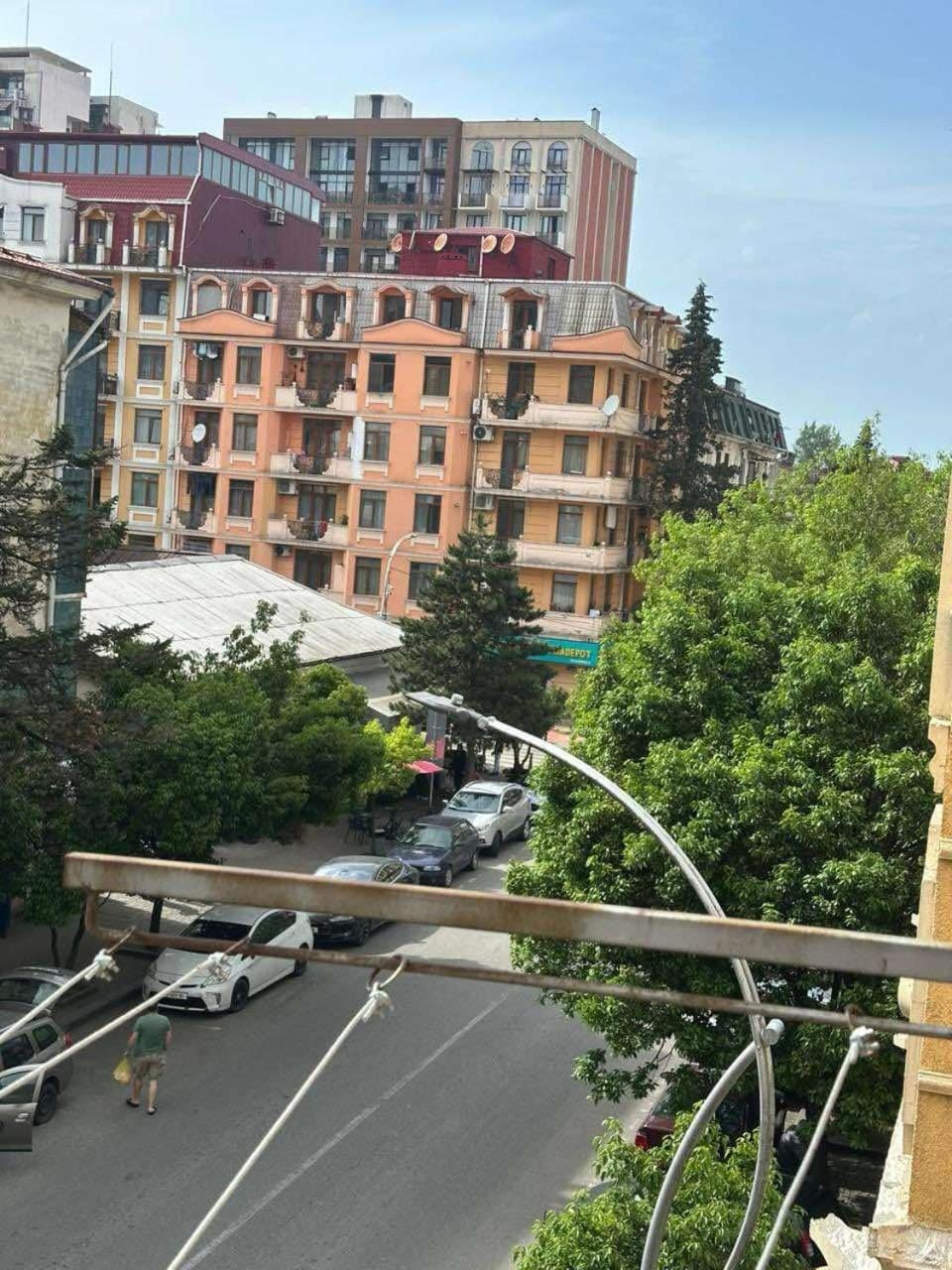 Property building, Day, Neighbourhood, City view, Street view, Location, Parking
