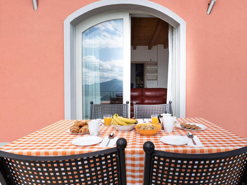 View (from property/room), Balcony/Terrace, Dining area