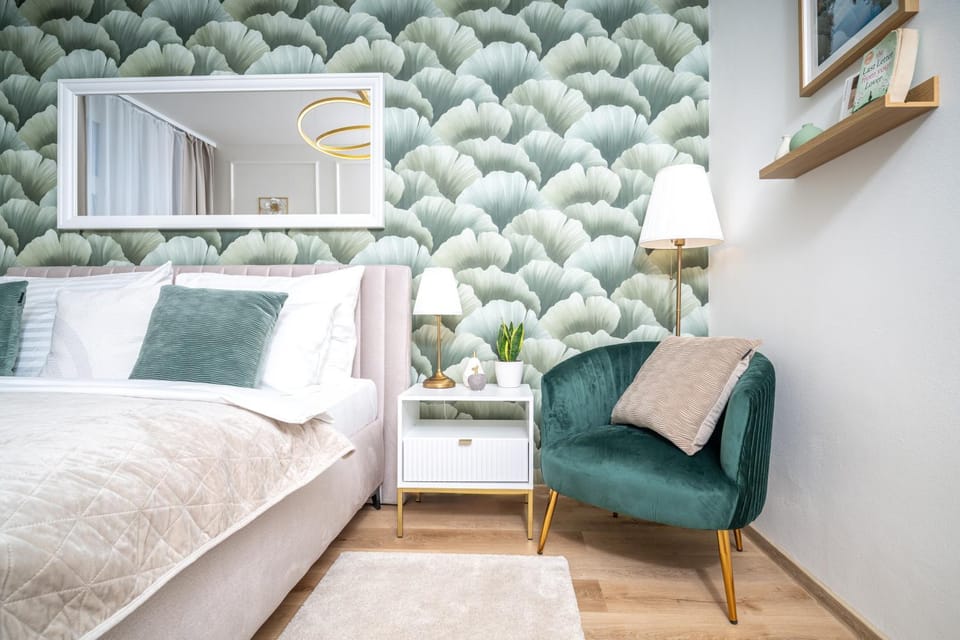 Bed, Seating area, Bedroom
