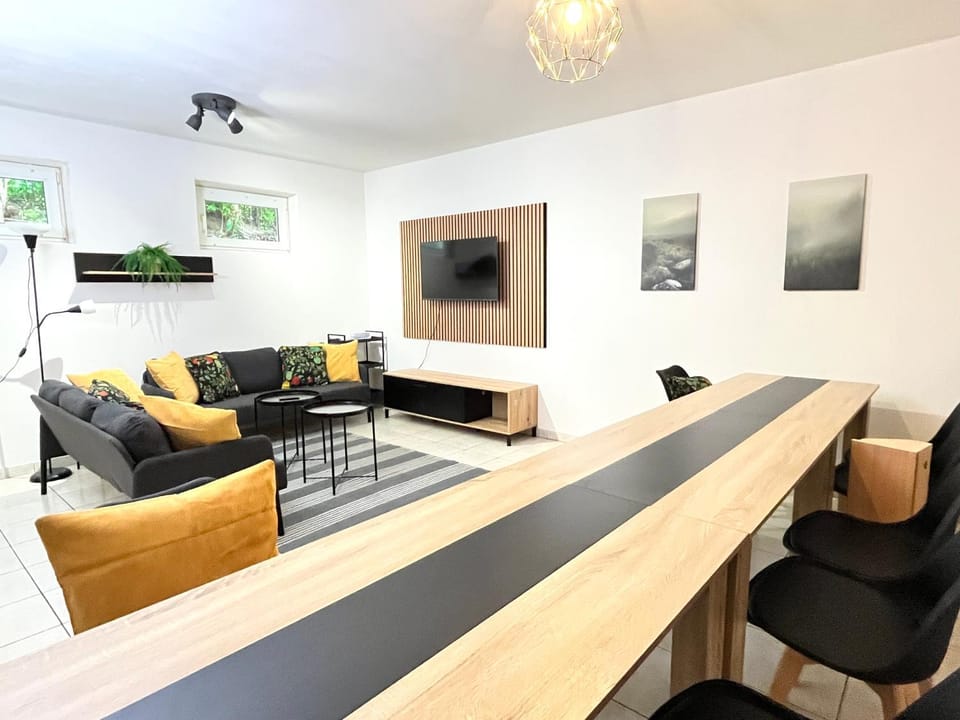 TV and multimedia, Living room, Seating area