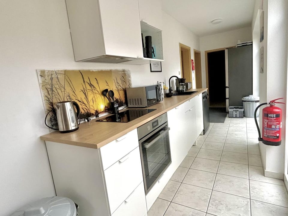 Coffee/tea facilities, Kitchen or kitchenette, dishwasher, microwave, oven, stove, toaster, kitchen