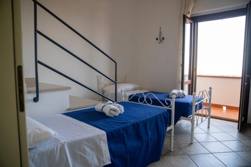 Photo of the whole room, Bedroom, towels