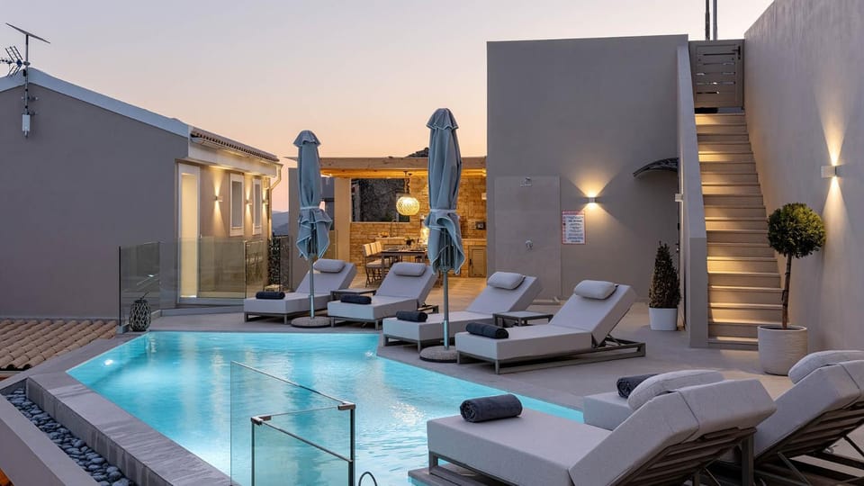 Patio, Pool view, Swimming pool, sunbed