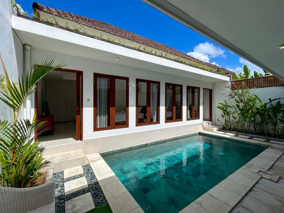 Property building, Swimming pool