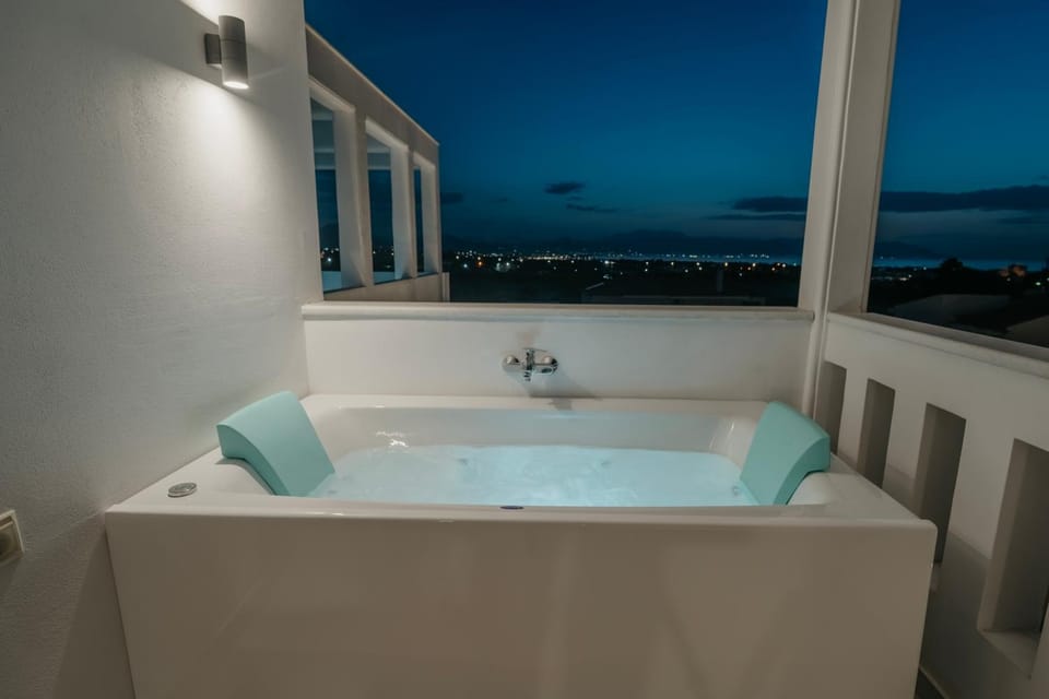Night, Hot Tub