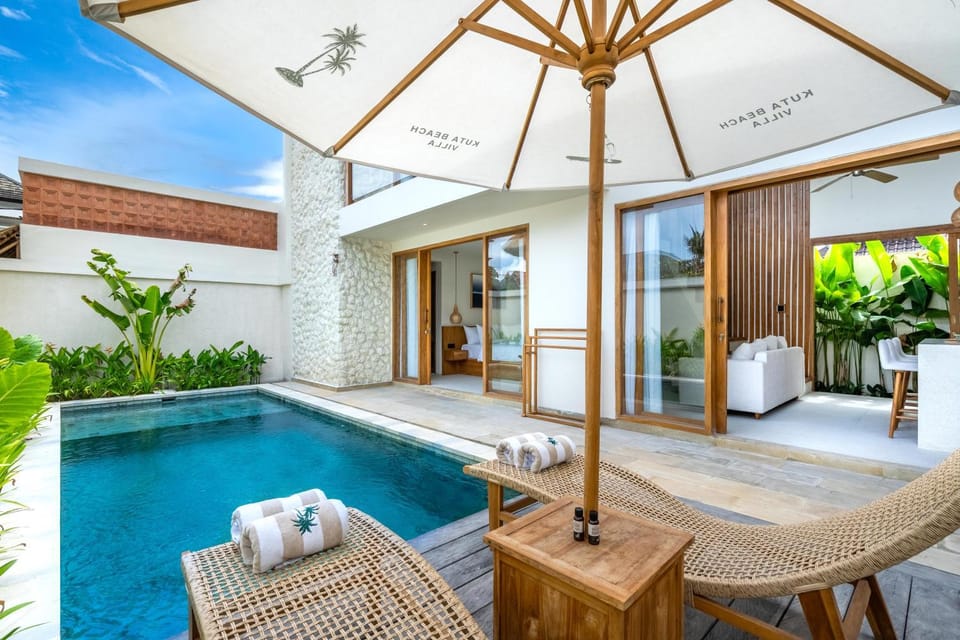 Pool view, Swimming pool, sunbed