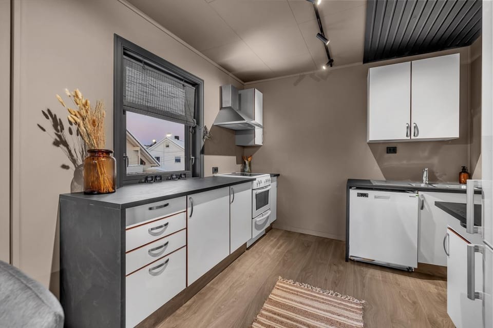 Arctic Breeze Apartment - Family & Group Getaway Apartment in Tromso