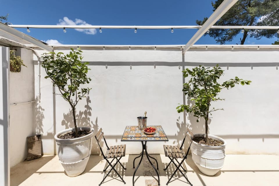 Patio, Living room