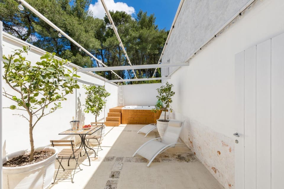 Patio, Garden, Hot Tub, Garden view