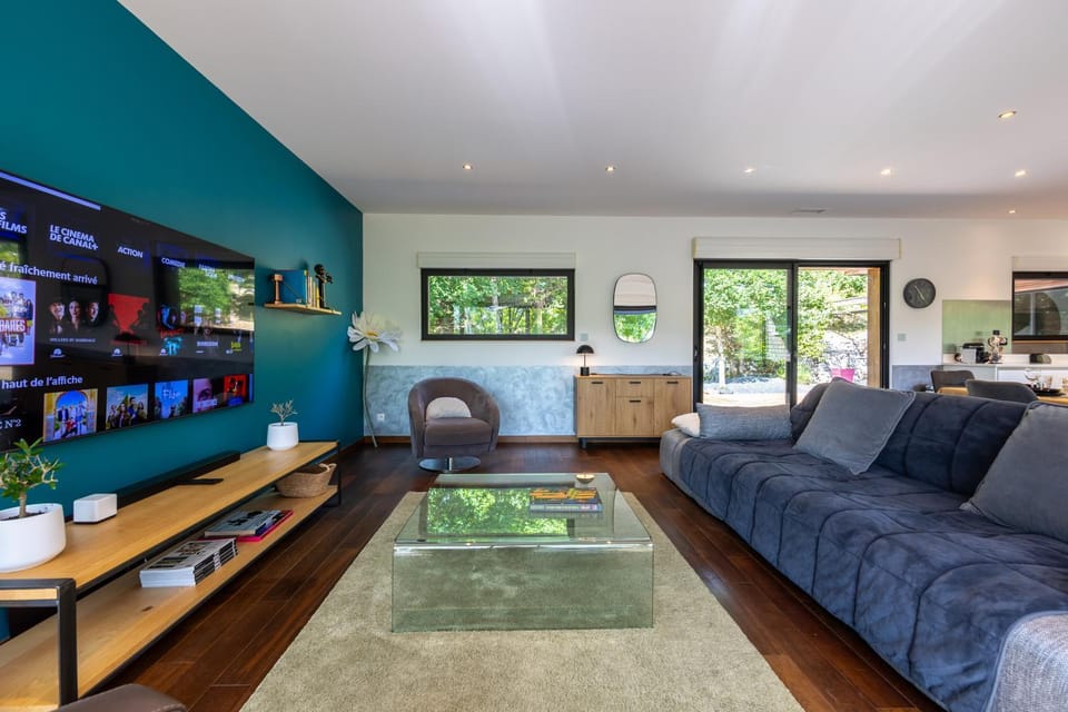 TV and multimedia, Living room, Seating area