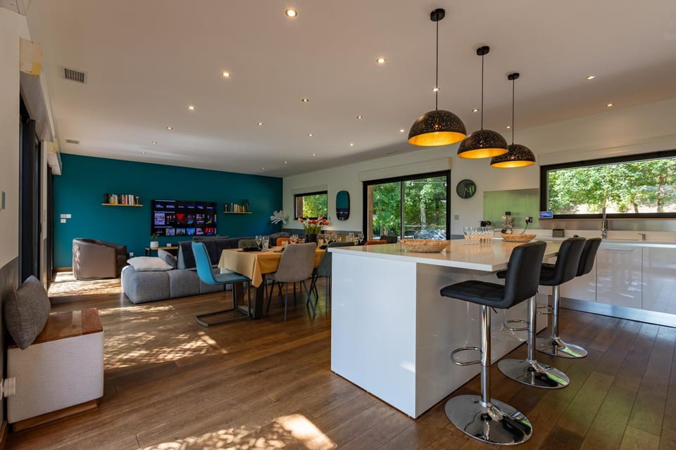 Kitchen or kitchenette, Living room, Dining area