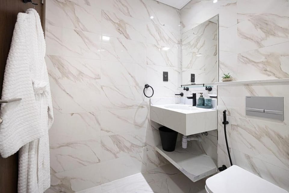 Crowned Luxe 2bed JVC House in Dubai