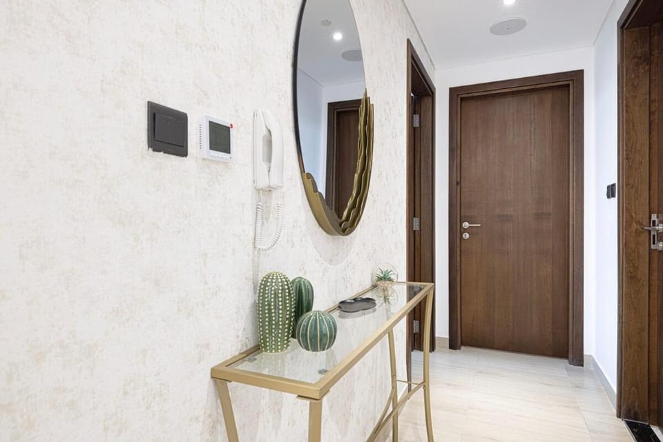 Crowned Luxe 2bed JVC House in Dubai