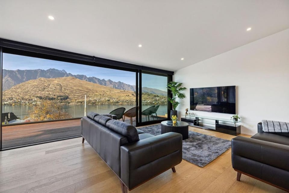 Lakevista Retreat - Hot Tub - Spa Pool Apartment in Queenstown