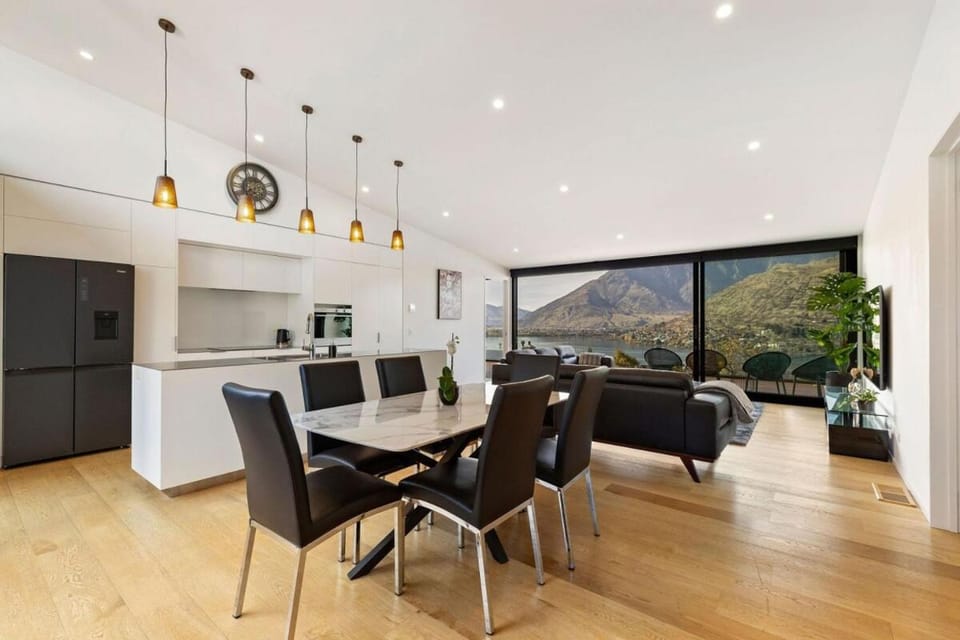 Lakevista Retreat - Hot Tub - Spa Pool Apartment in Queenstown