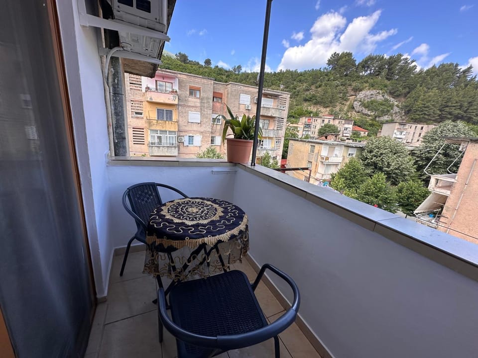 View (from property/room), Balcony/Terrace, Dining area, Mountain view