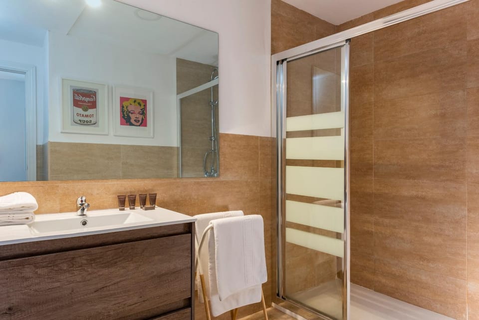 Shower, Bathroom, towels