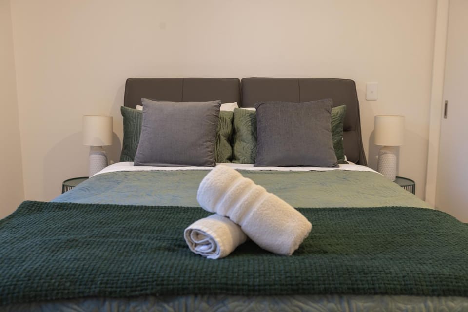 LUX NEW CBD Retreat - 2Bed2Bath With Parking! Apartment in Christchurch