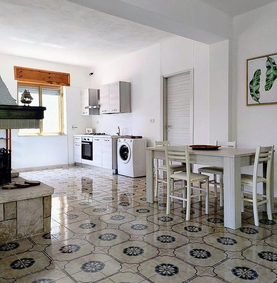 Kitchen or kitchenette, Living room, oven, washing machine