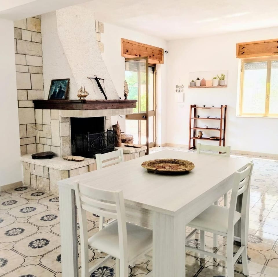 Lunch, fireplace