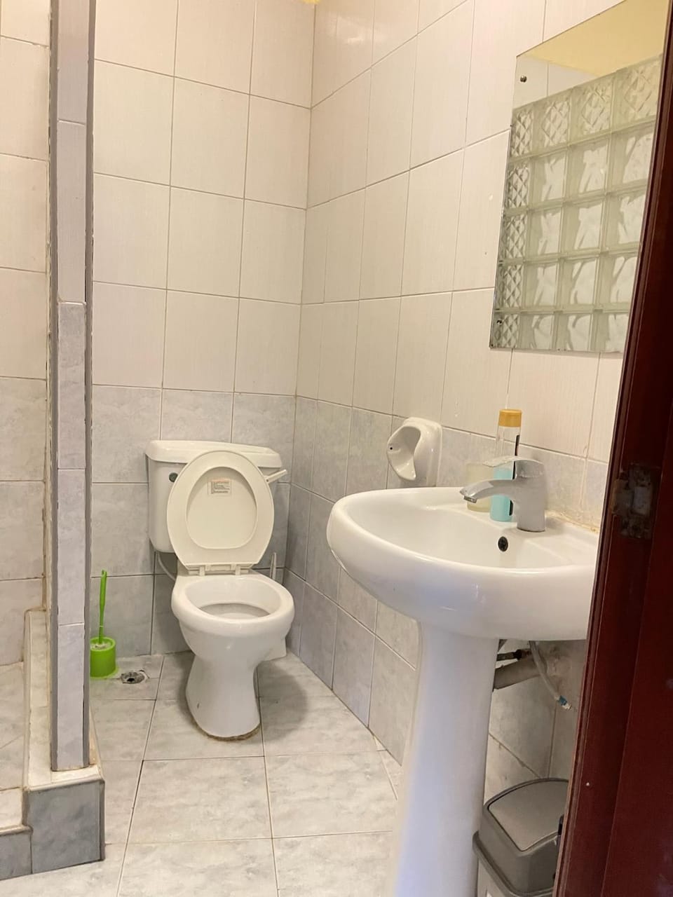 Shower, Toilet