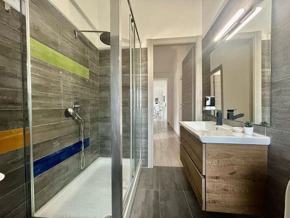 Shower, Bathroom, towels