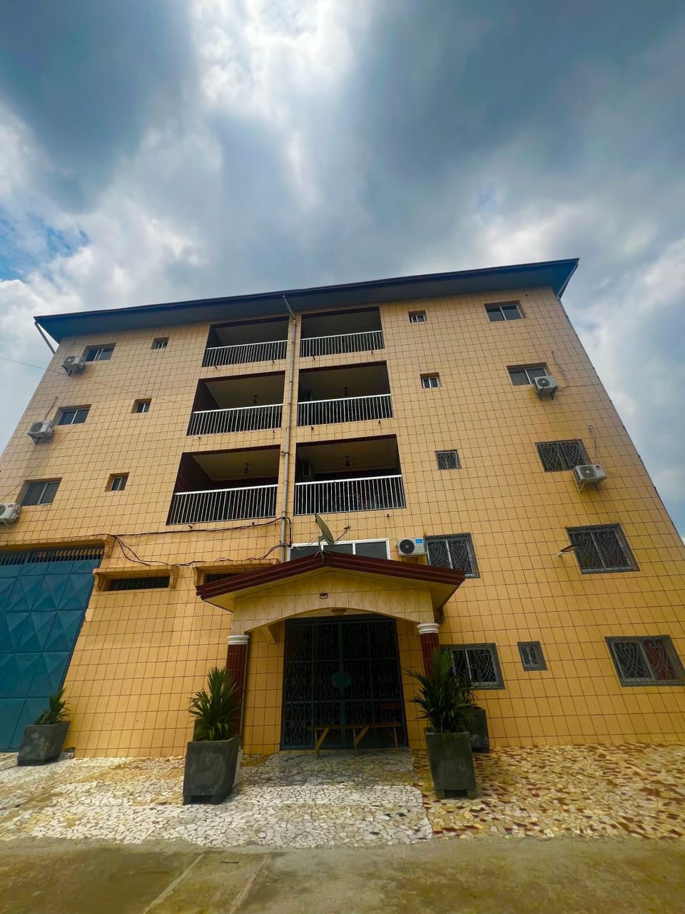 Appartement Dara Galilea - Résidence Shalom- Wifi, Clim, Parking, Gardien 24h Apartment in Douala