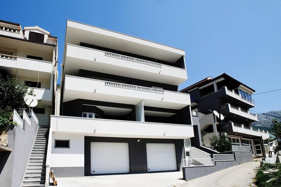 Luxury apartment Lara shared pool Apartment in Podstrana