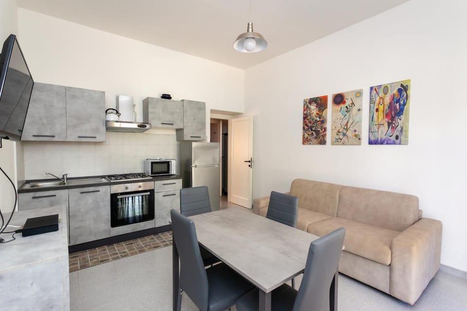 Kitchen or kitchenette, Living room, Seating area, Dining area, oven, stove