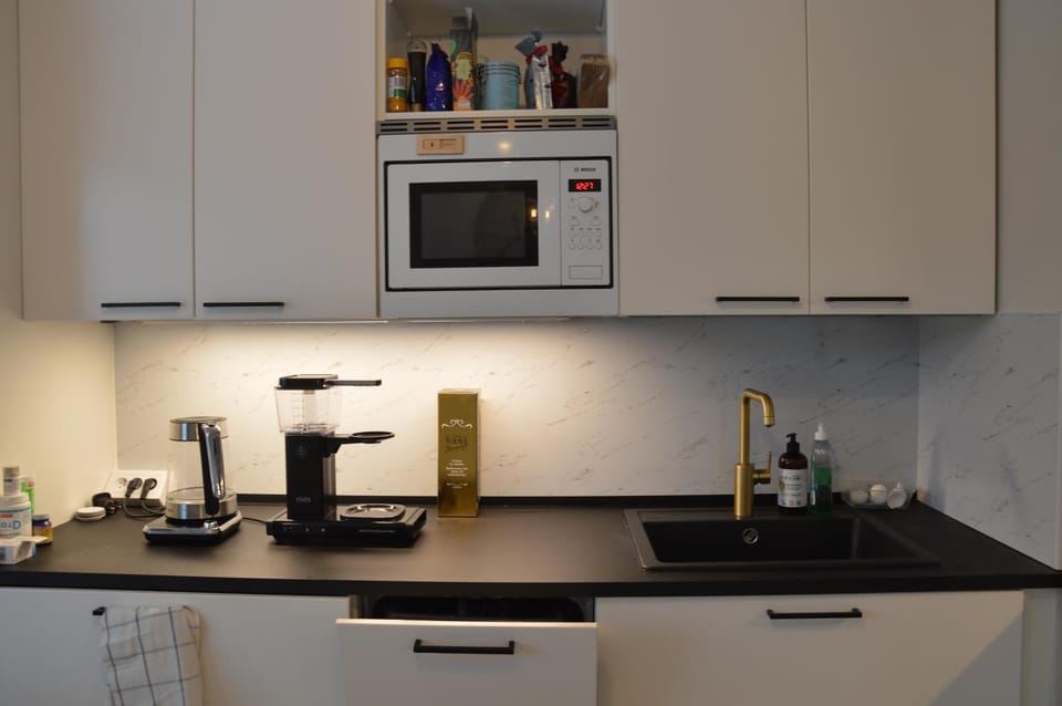 Coffee/tea facilities, Kitchen or kitchenette, dishwasher, microwave, stove