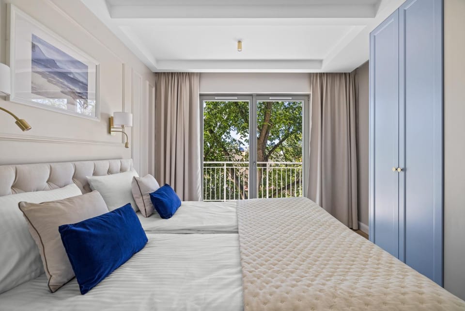 Bed, View (from property/room), Balcony/Terrace, Bedroom