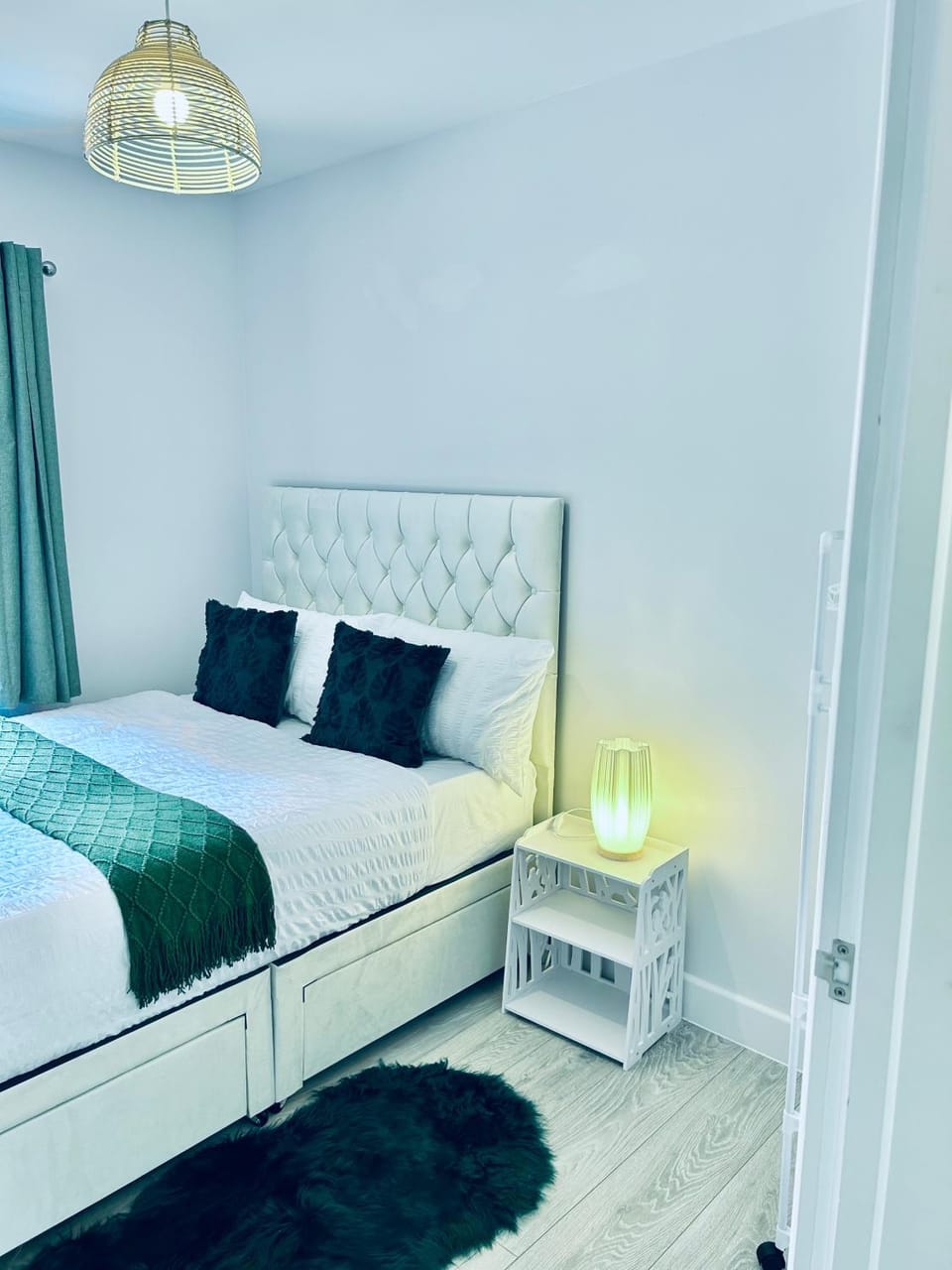 Bed, Photo of the whole room, Bedroom
