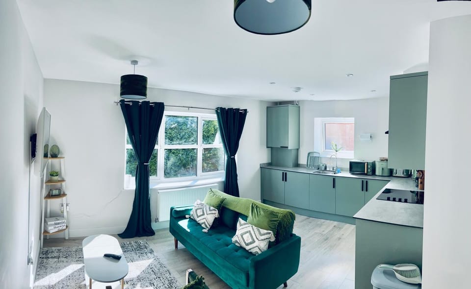 TV and multimedia, Kitchen or kitchenette, Living room, Seating area