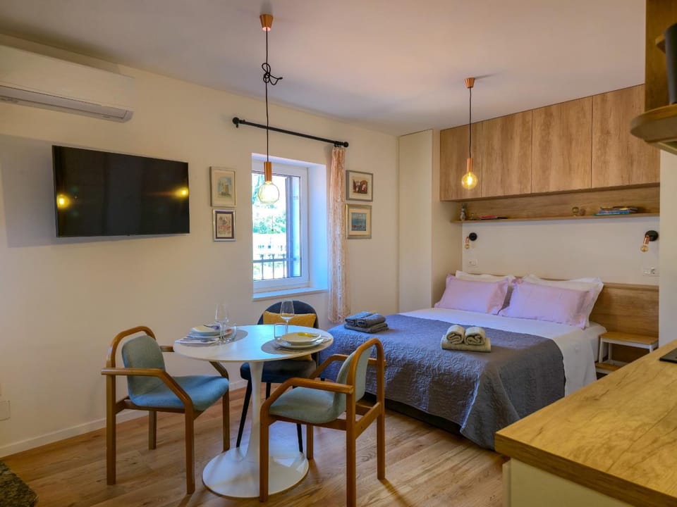 Dining area, Bedroom