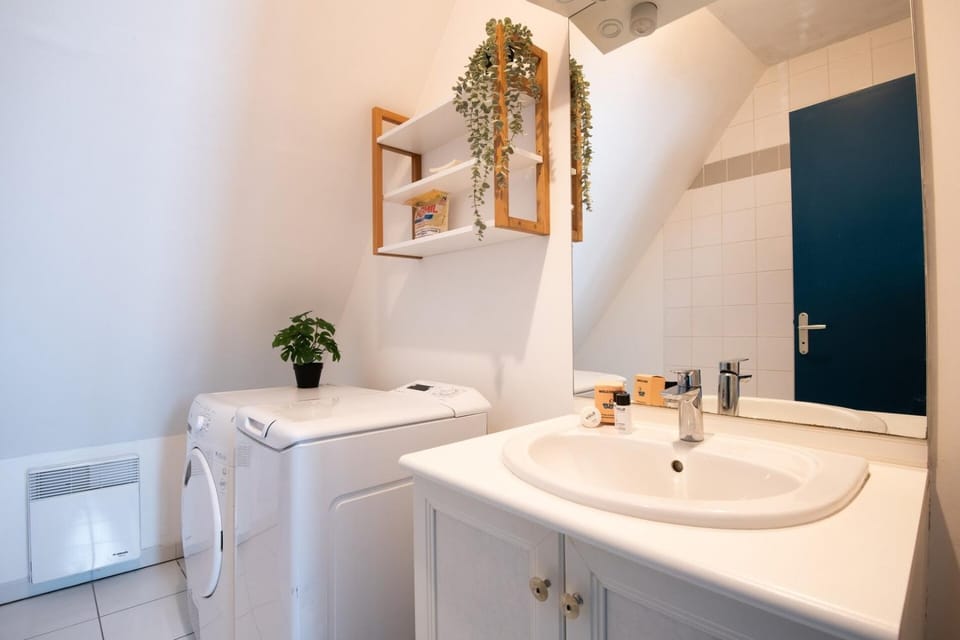 Bathroom, washing machine, dryer