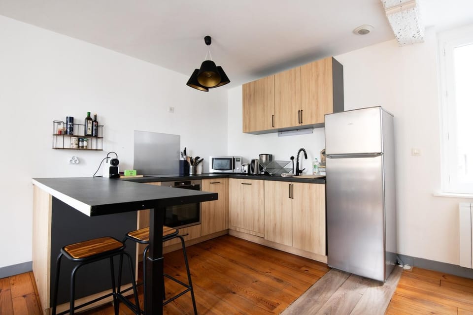 Dining area, toaster