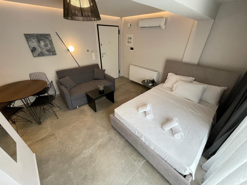 Bed, Seating area, Dining area, towels, air conditioner