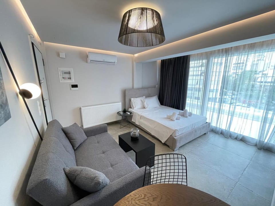 Bed, Seating area, Dining area, towels, air conditioner