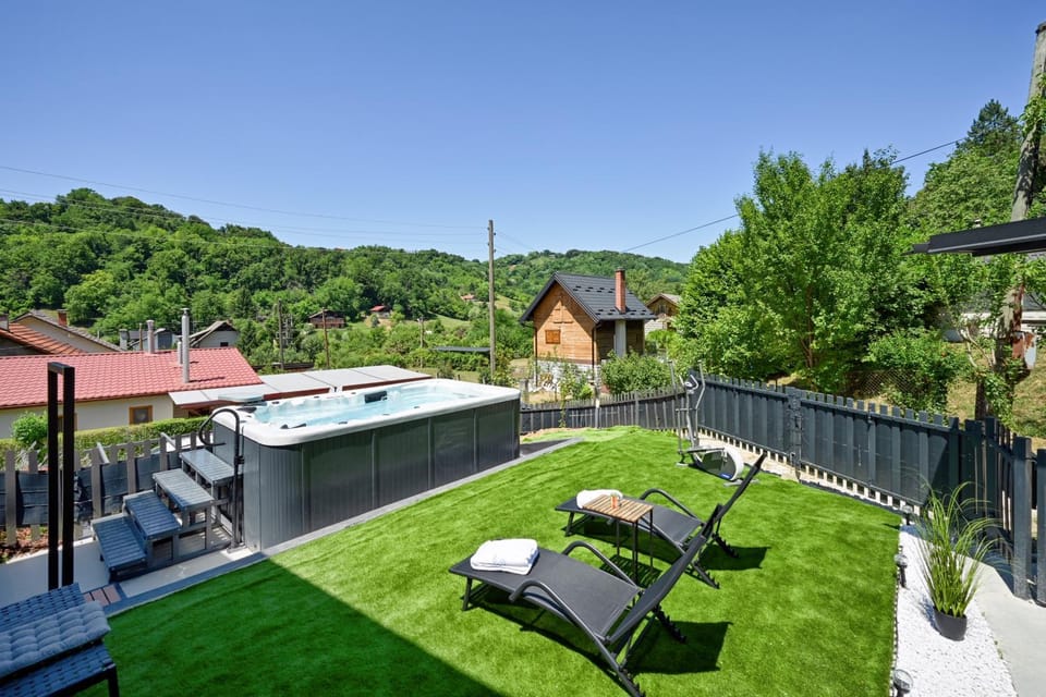 Garden view, Swimming pool, sunbed