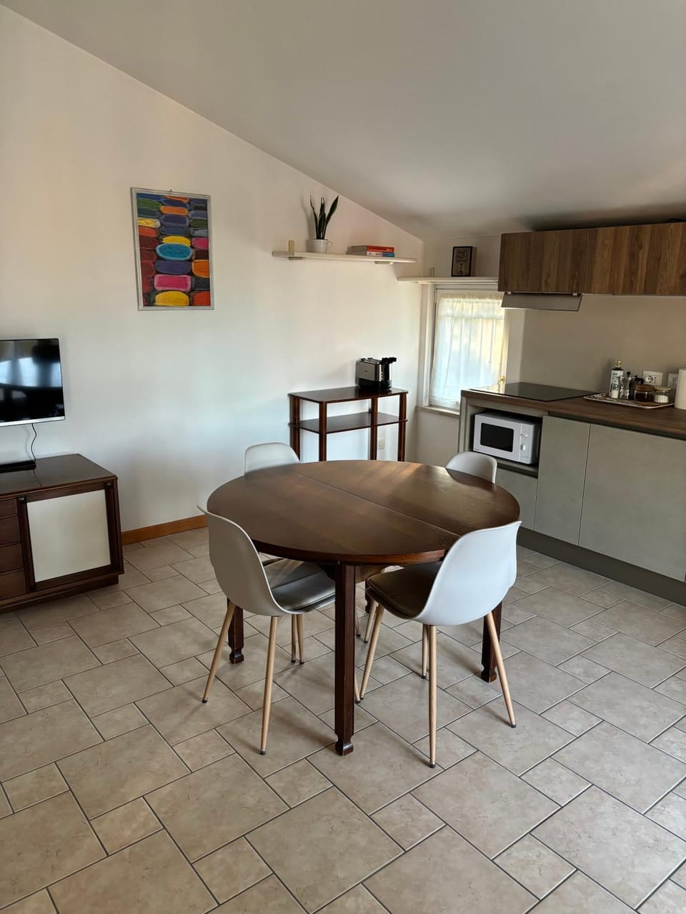 Kitchen or kitchenette, Dining area, microwave, stove, toaster